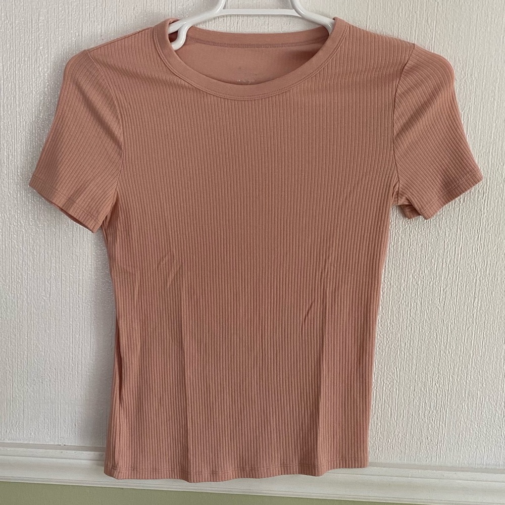 🦋4/$20 SALE - NWOT light pink ribbed tee